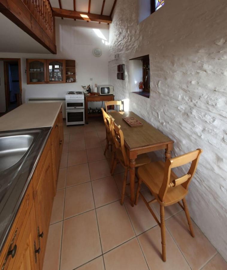 Inviting 2-Bed Cottage In Newcastle Emlyn Zewnętrze zdjęcie