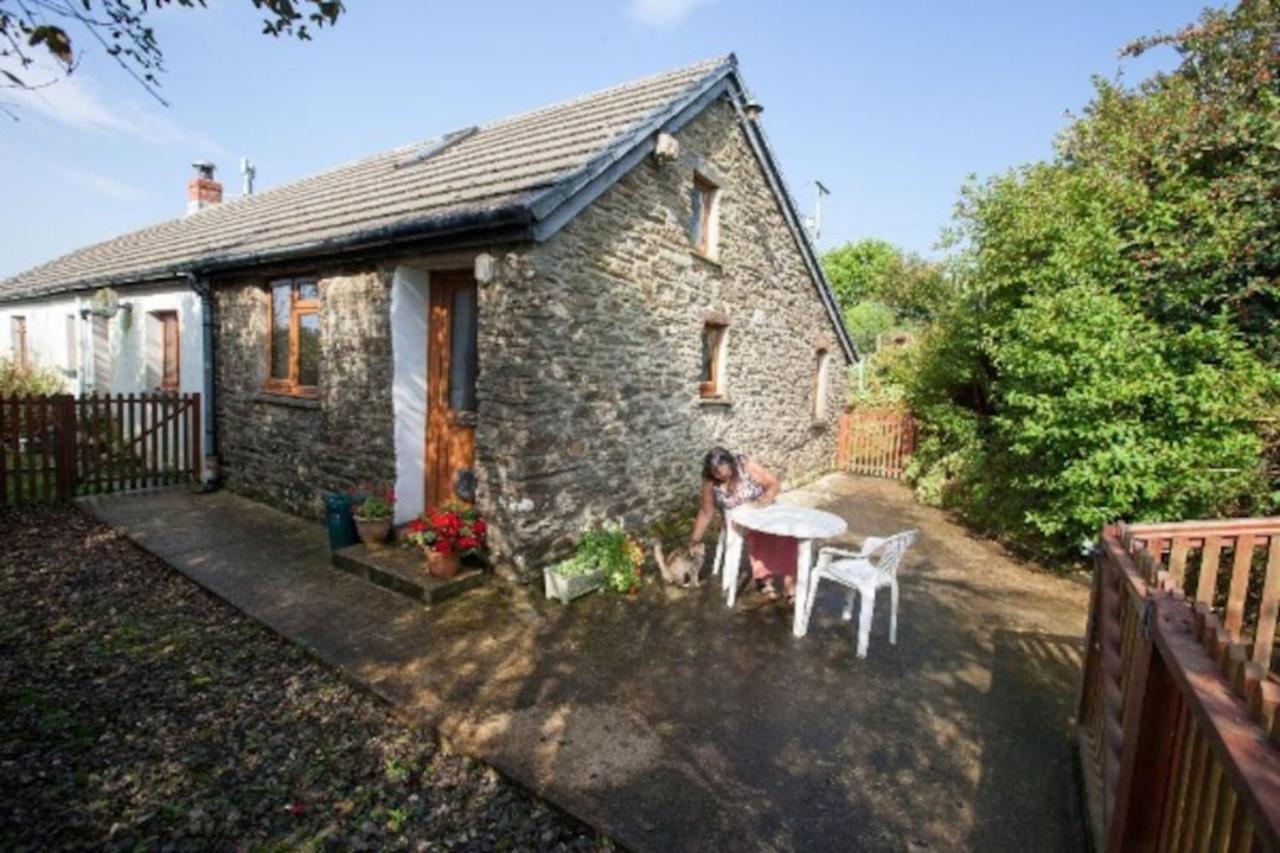 Inviting 2-Bed Cottage In Newcastle Emlyn Zewnętrze zdjęcie